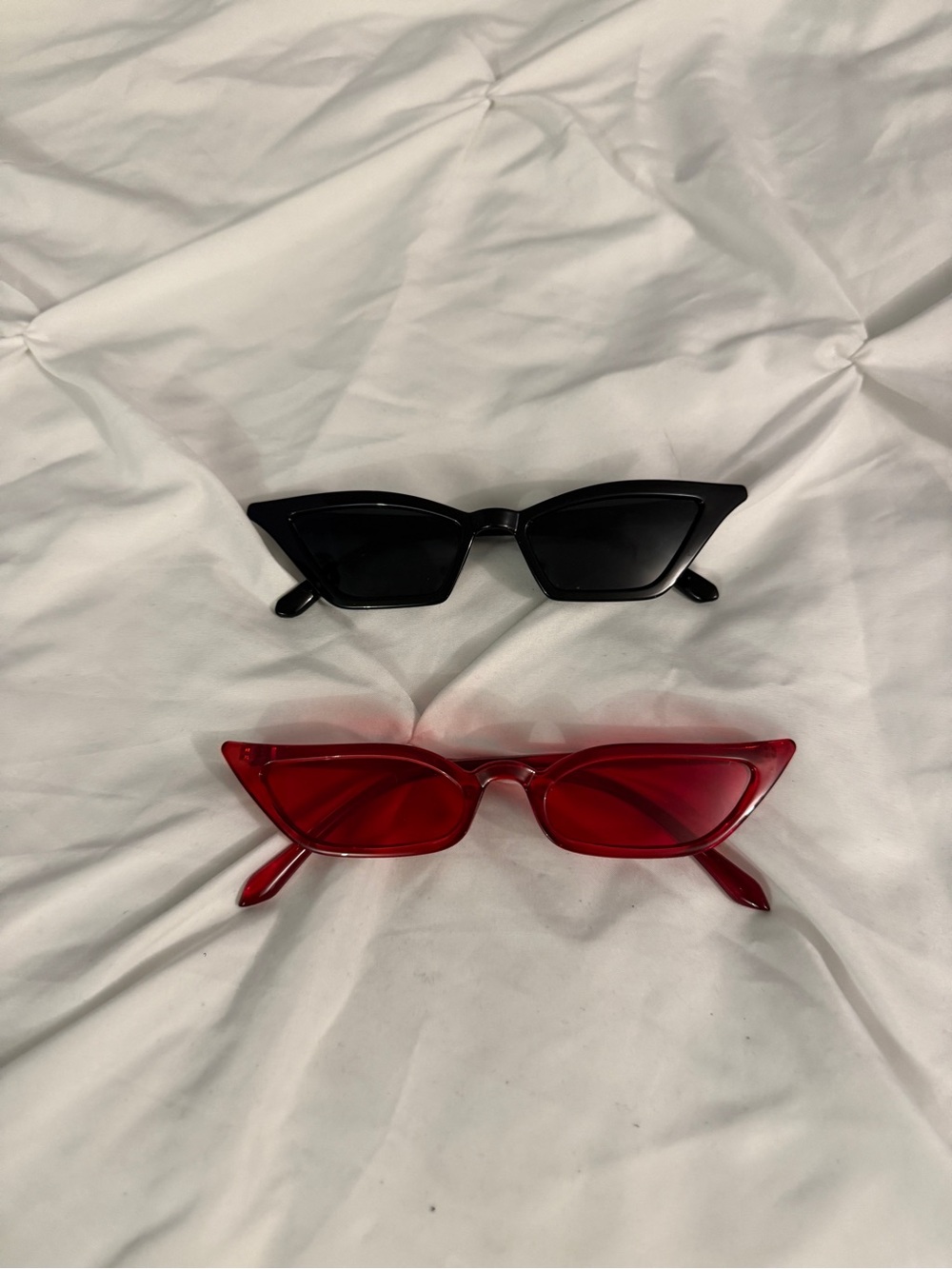 Two Piece Set Stylish Cat-Eye Sunglasses - Black & Red 2 Glasses - Picture 4 of 4